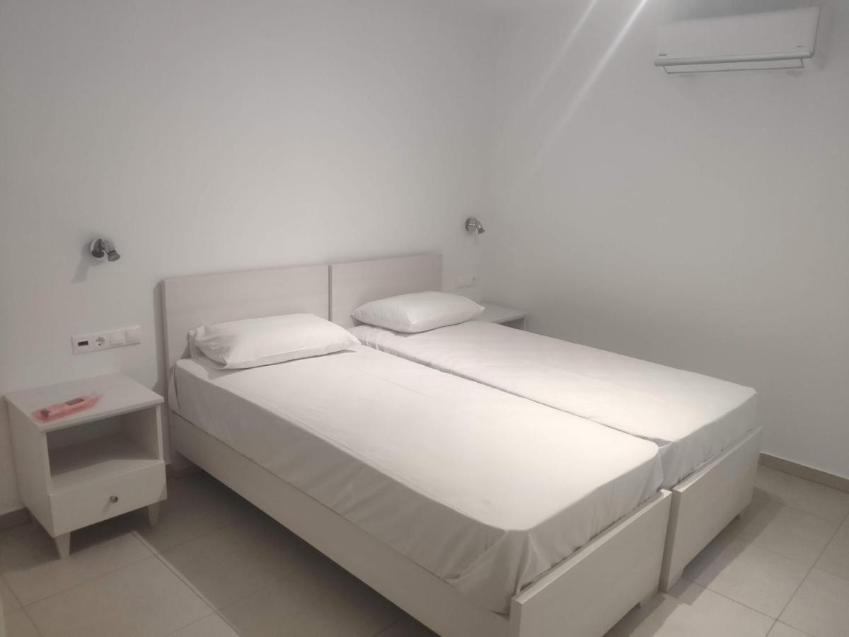 Alexia Rooms Palaiochora Exterior photo