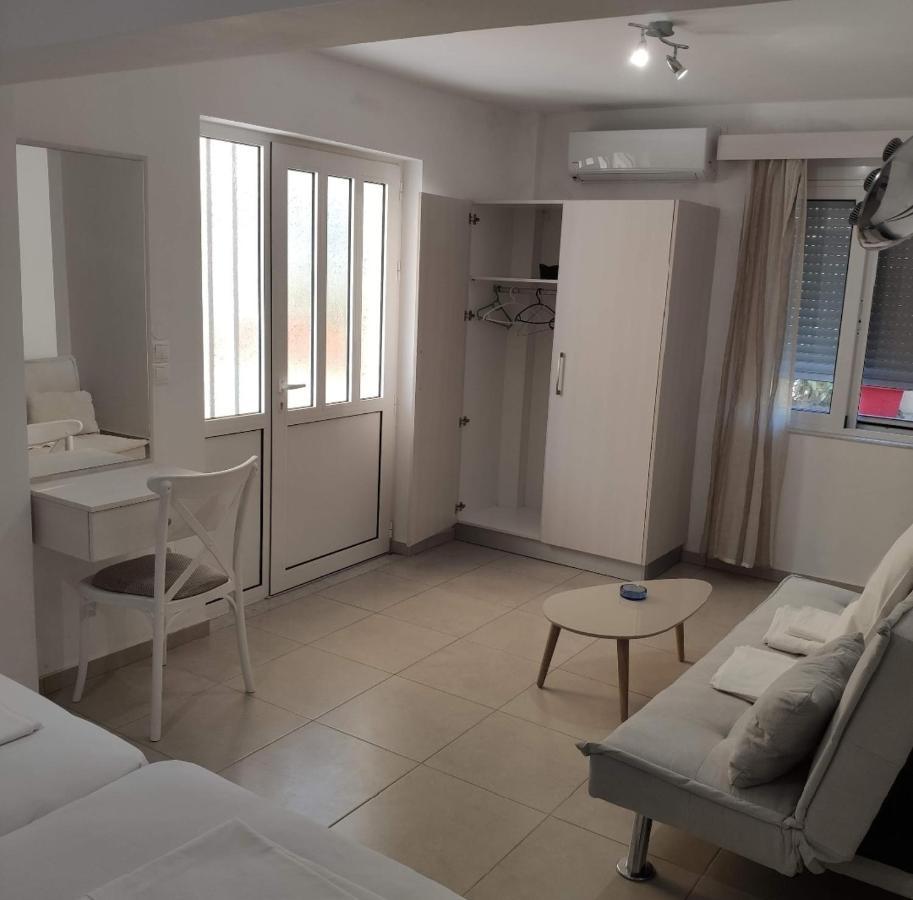 Alexia Rooms Palaiochora Exterior photo