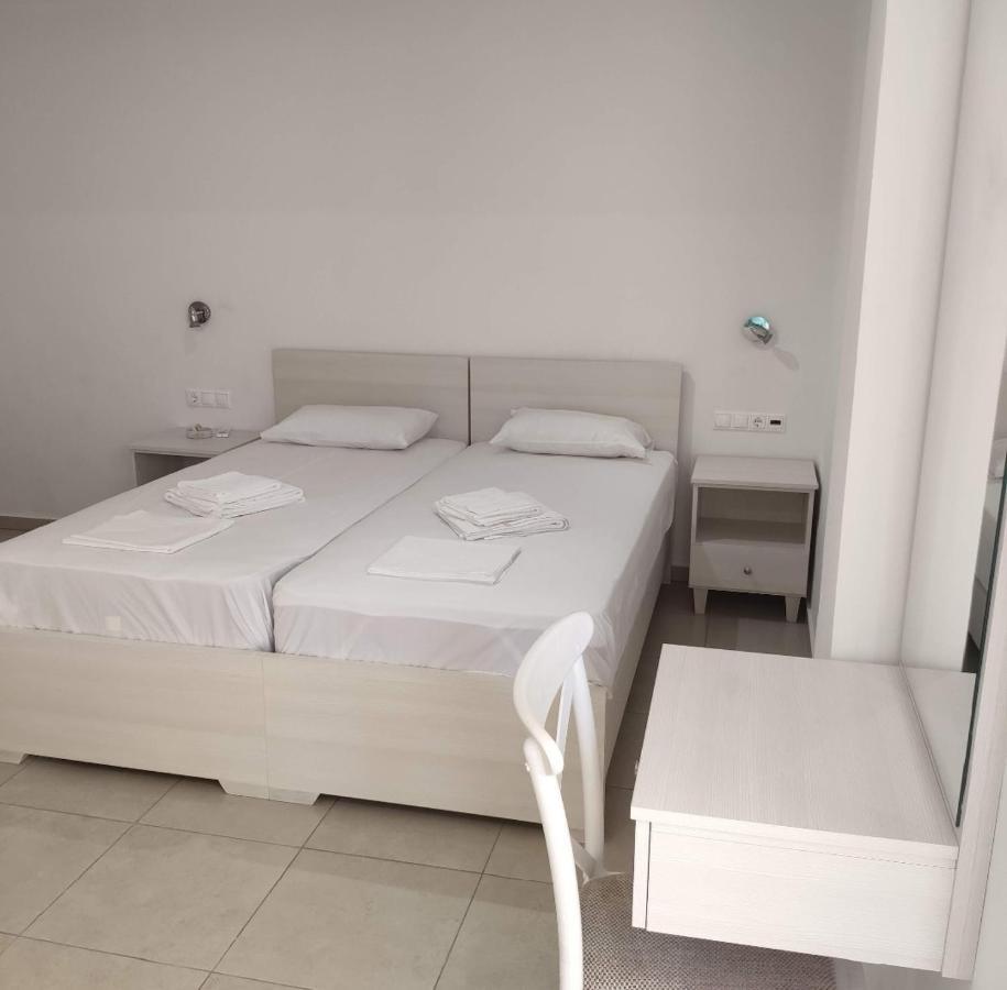 Alexia Rooms Palaiochora Exterior photo