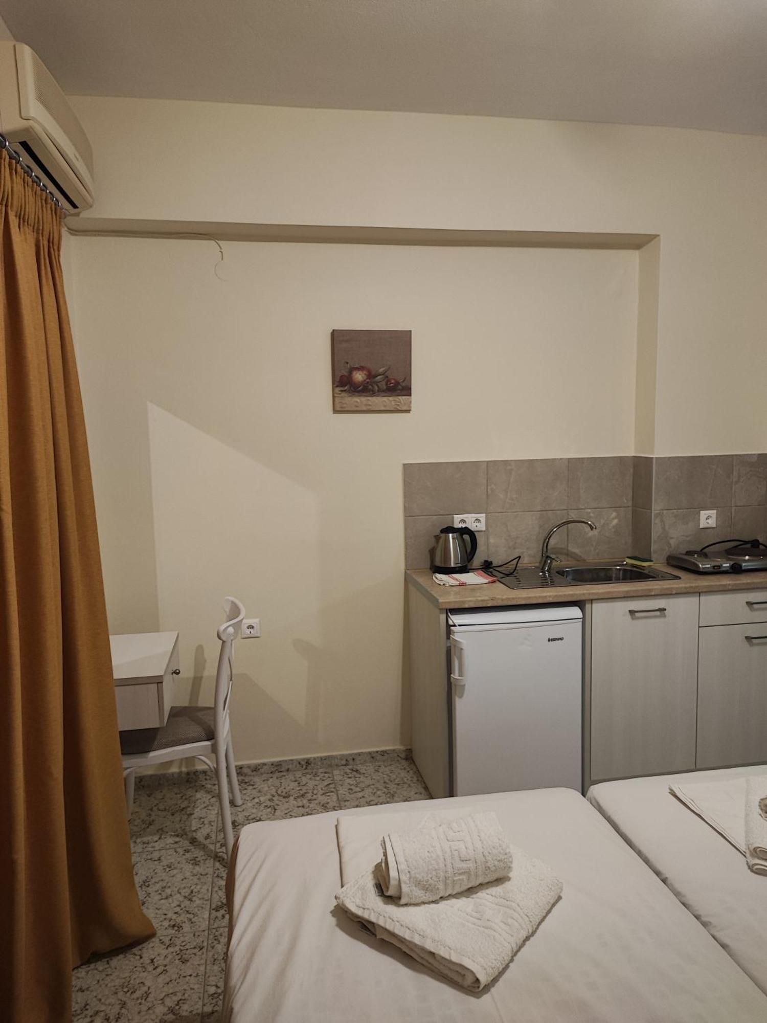 Alexia Rooms Palaiochora Exterior photo