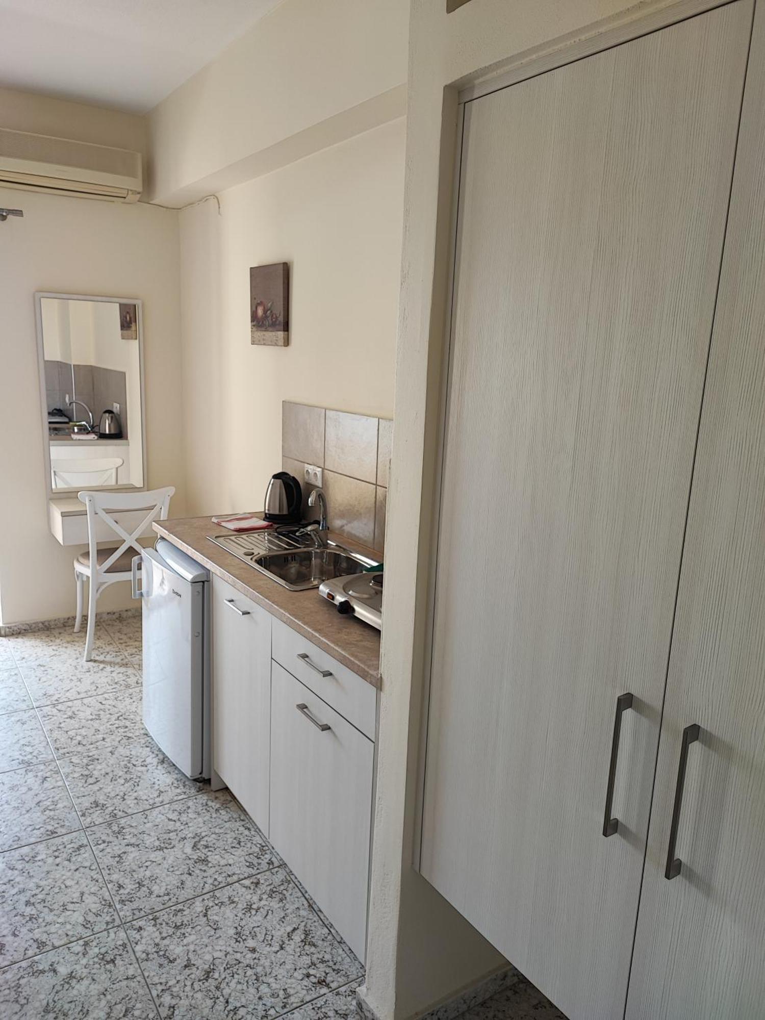 Alexia Rooms Palaiochora Room photo
