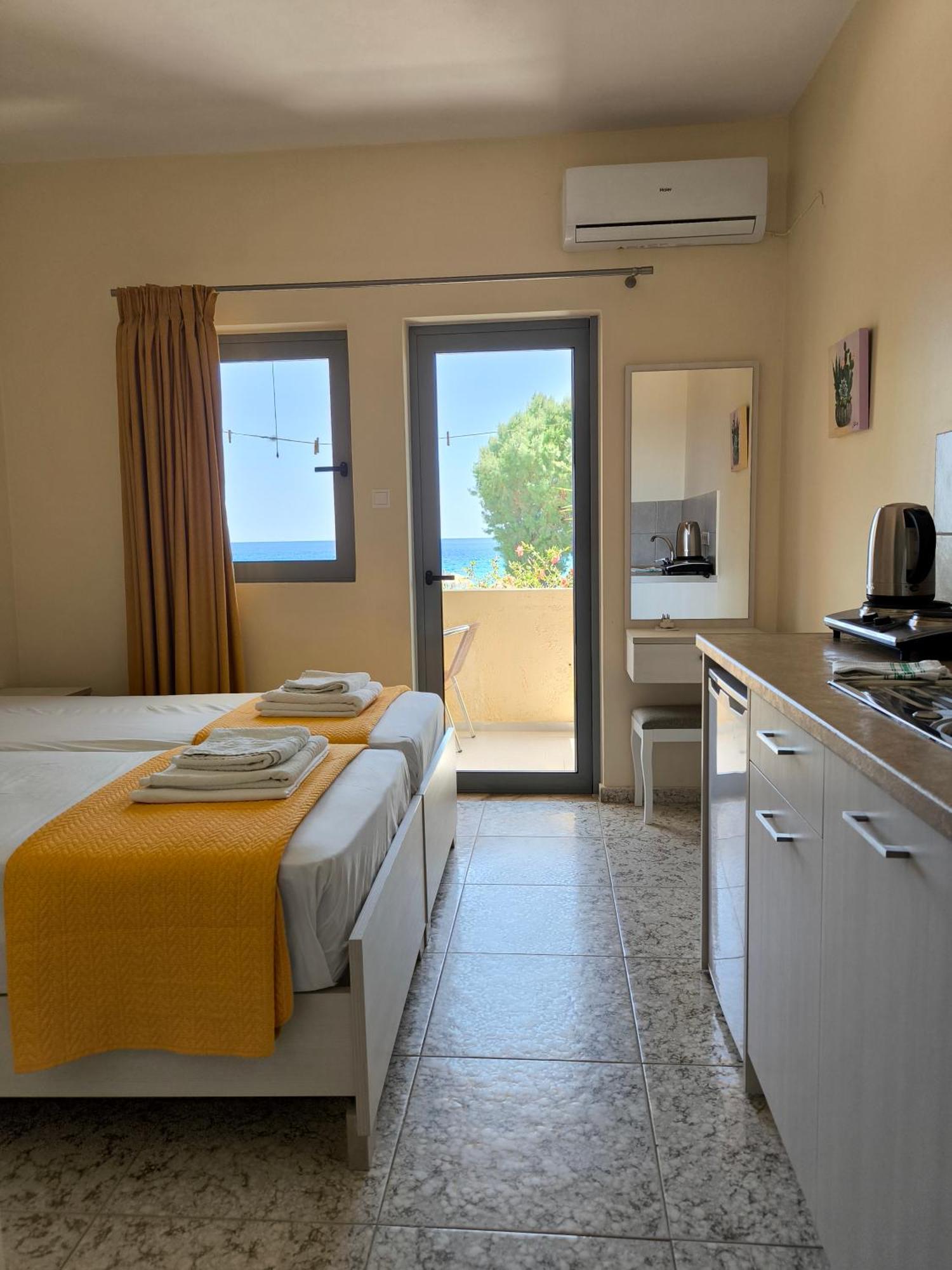 Alexia Rooms Palaiochora Exterior photo