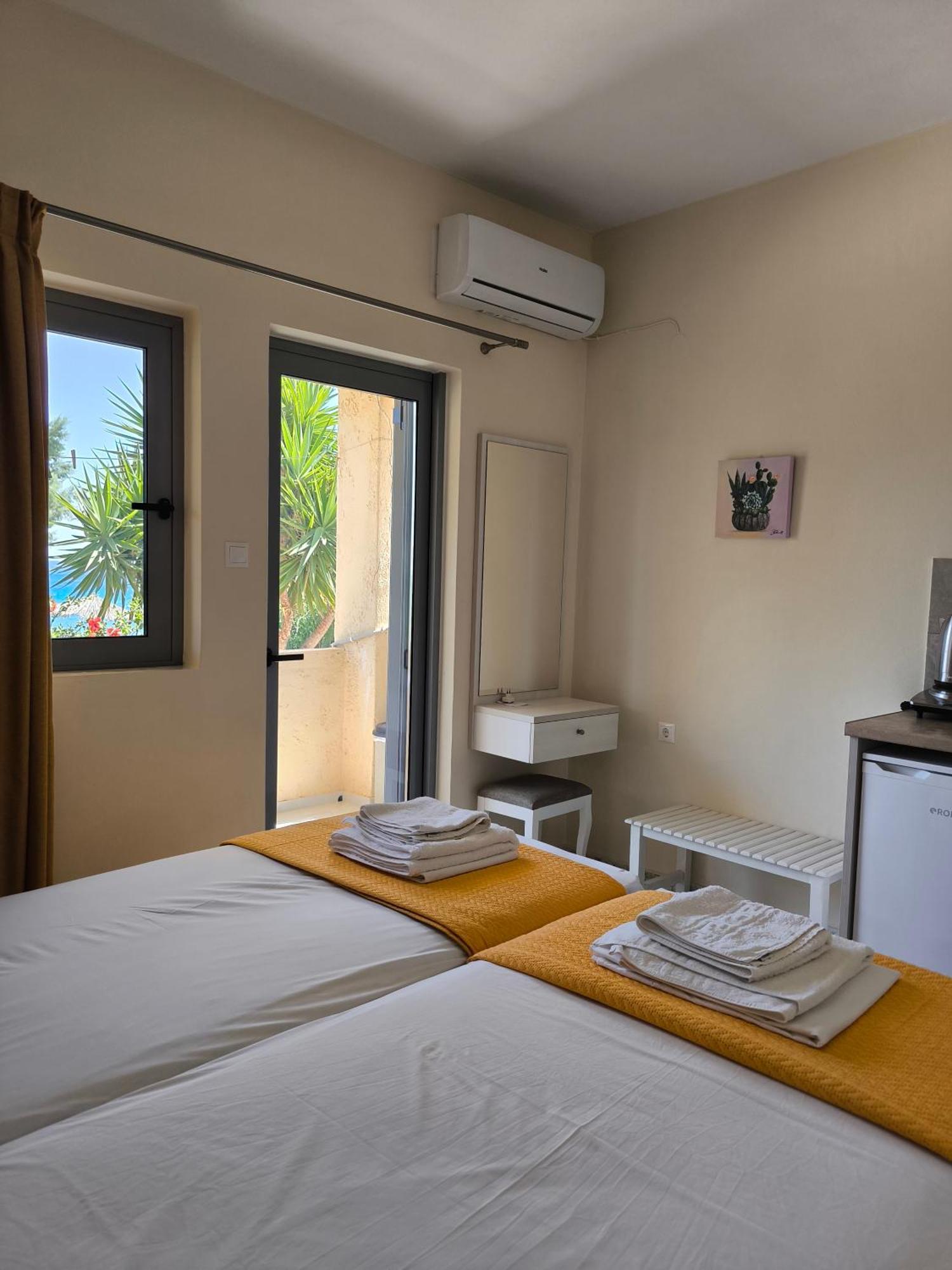 Alexia Rooms Palaiochora Room photo