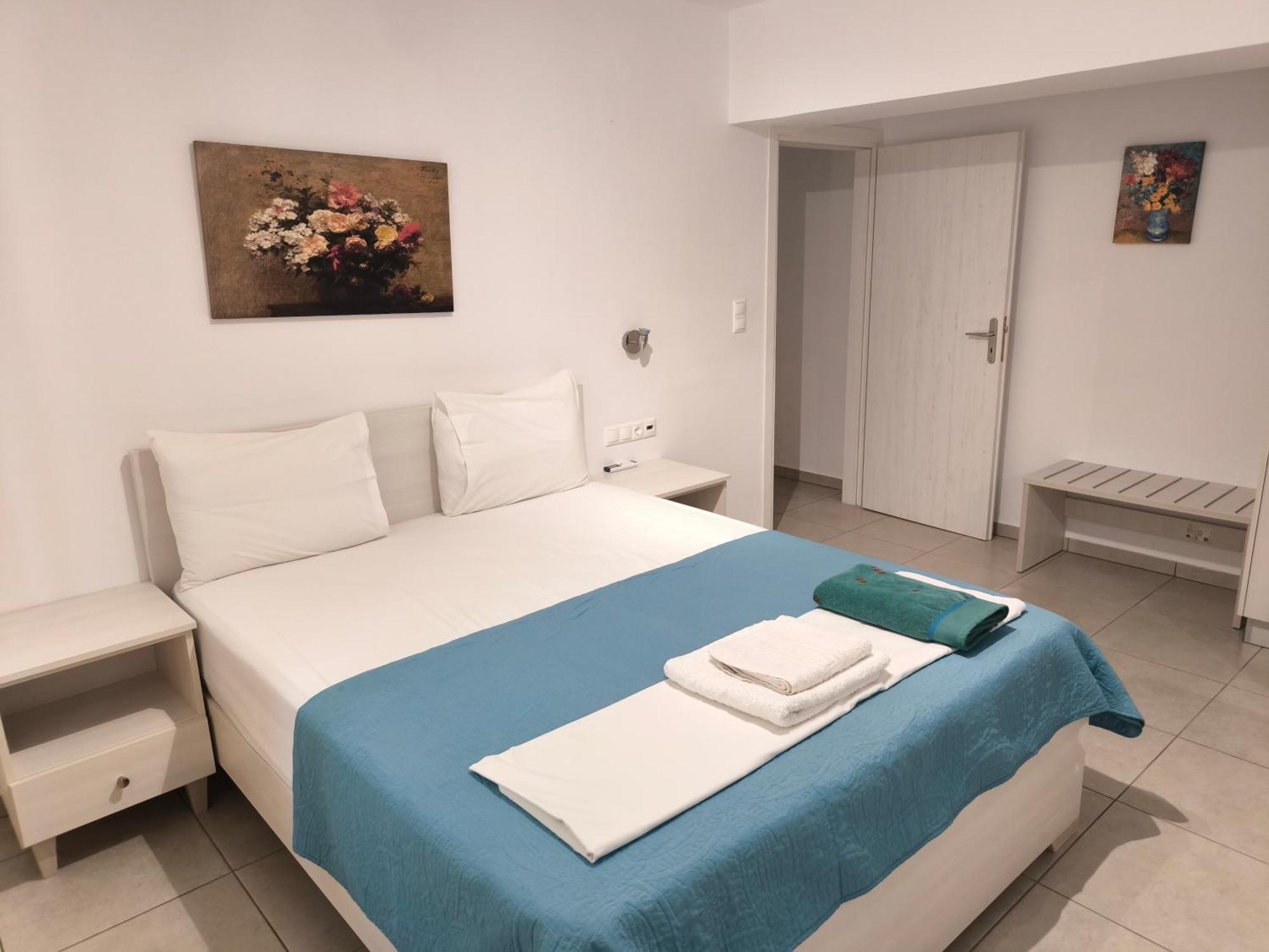 Alexia Rooms Palaiochora Exterior photo