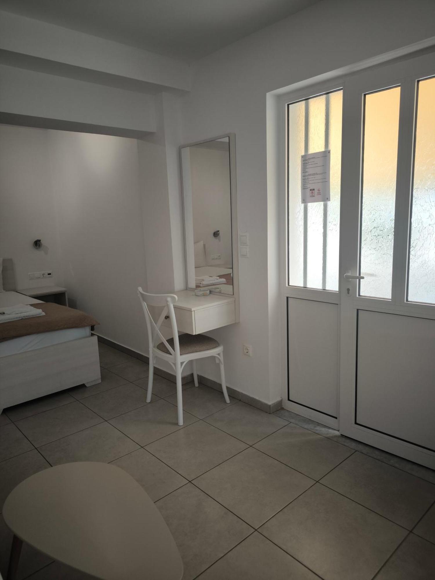 Alexia Rooms Palaiochora Exterior photo