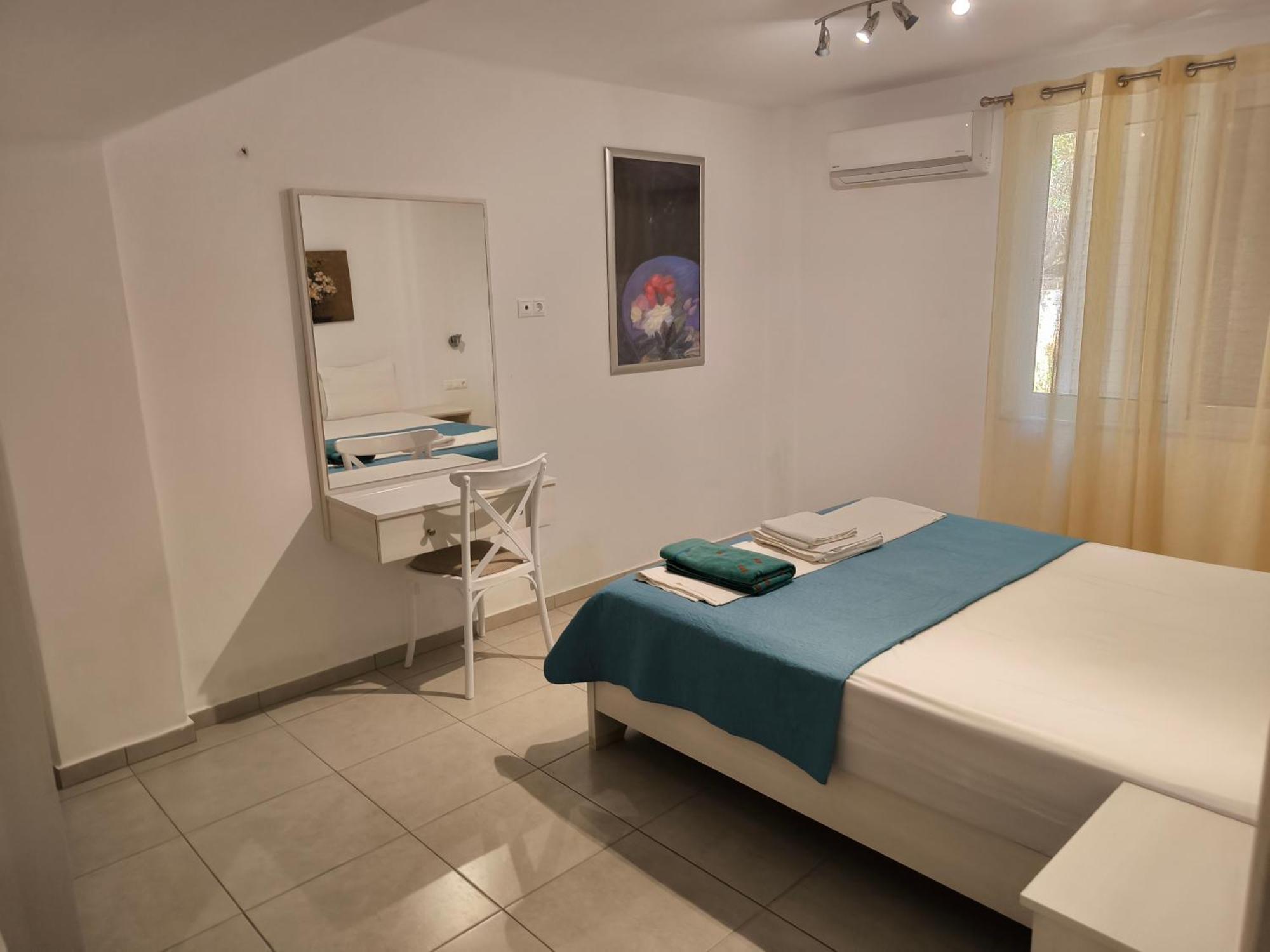 Alexia Rooms Palaiochora Exterior photo