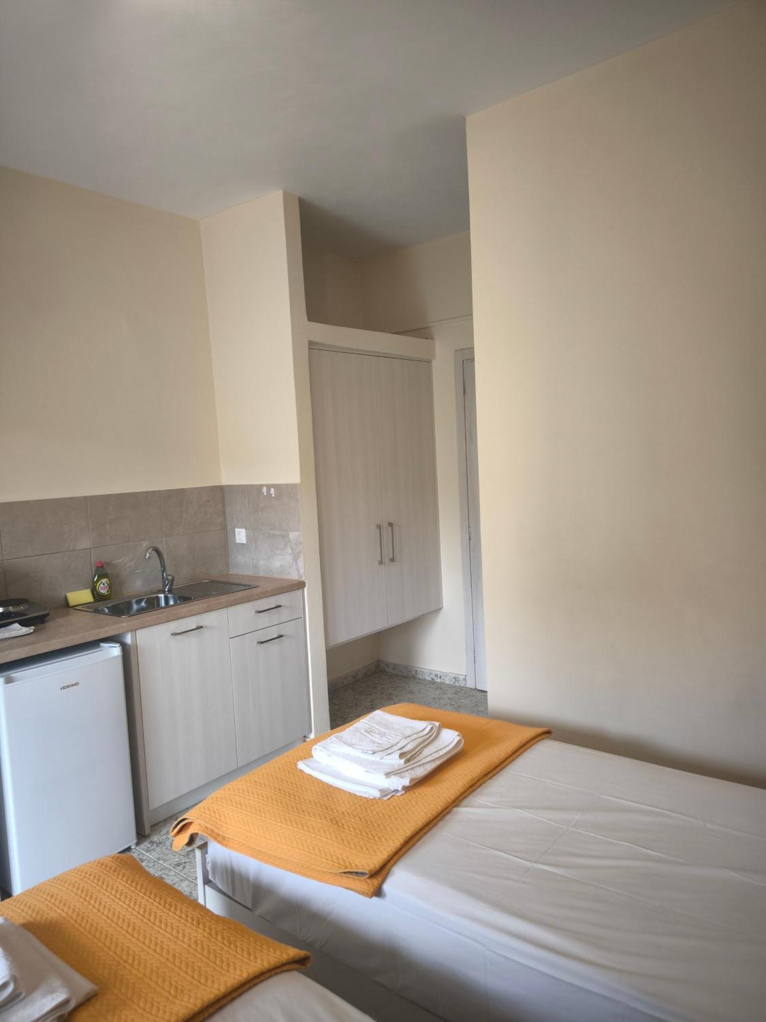 Alexia Rooms Palaiochora Exterior photo