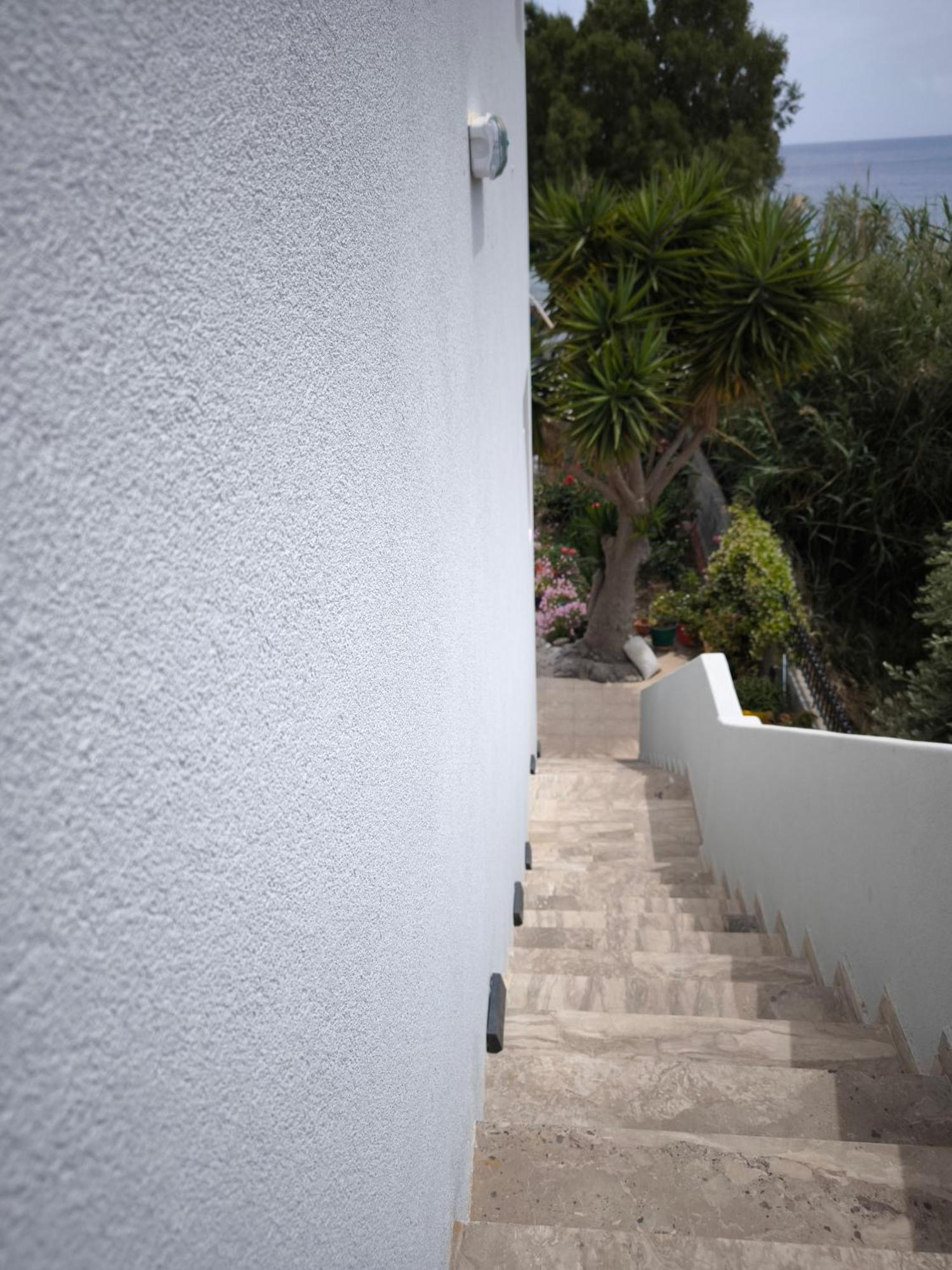 Alexia Rooms Palaiochora Exterior photo