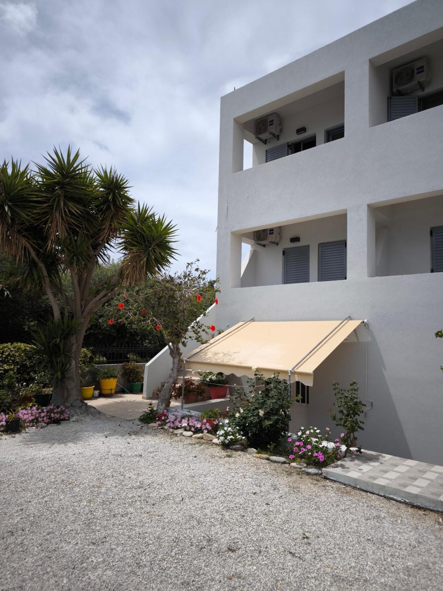 Alexia Rooms Palaiochora Exterior photo