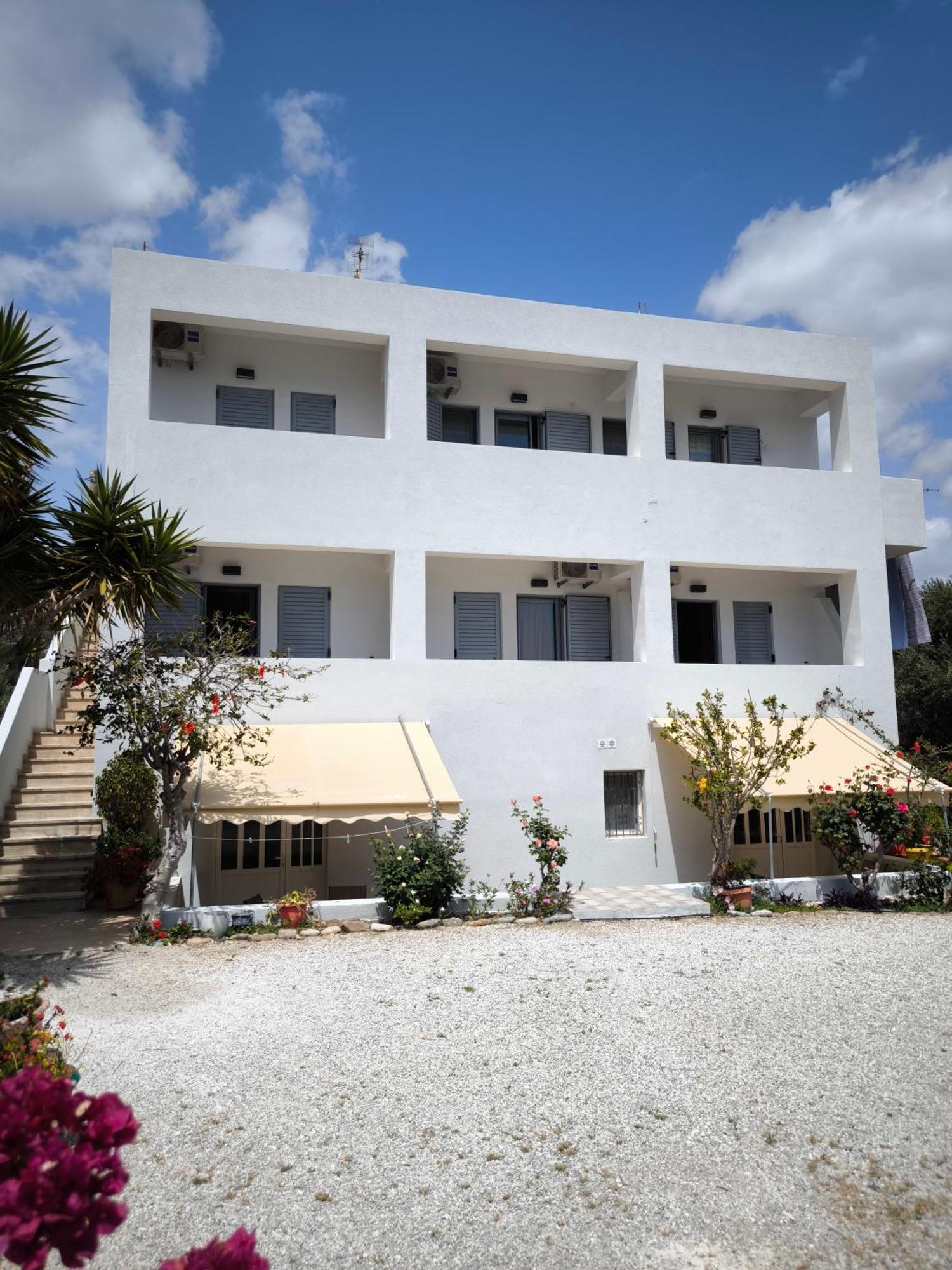 Alexia Rooms Palaiochora Exterior photo