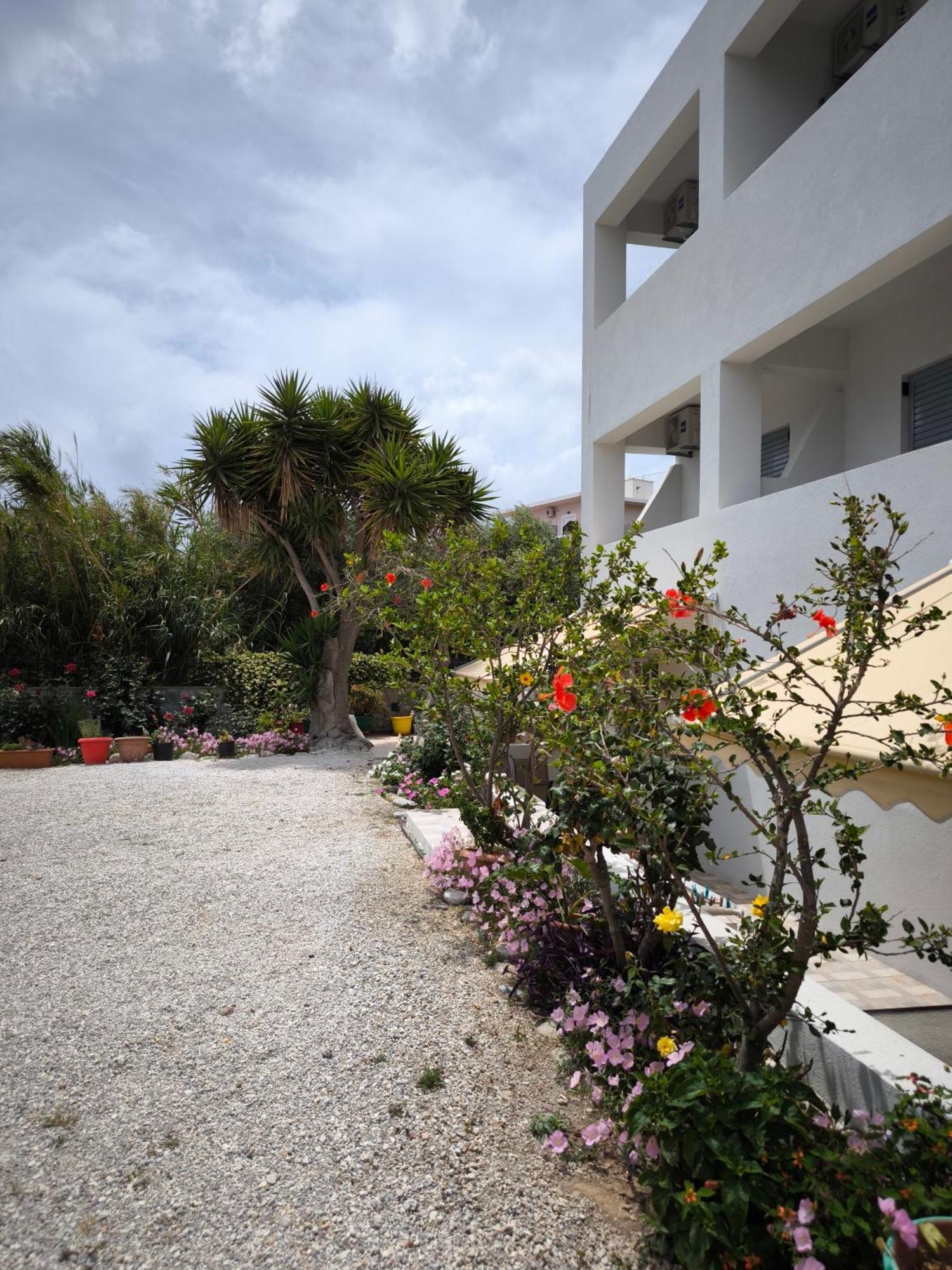 Alexia Rooms Palaiochora Exterior photo